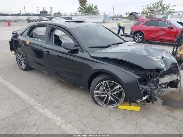 WAU43AFD9HN006495 — 2017 Audi A8 L 4.0T Sport, Опрокидывание, фото до ремонта