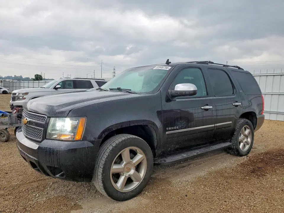 1GNSKCE04DR236625 — 2013 Chevrolet Tahoe, Град, фото до ремонта