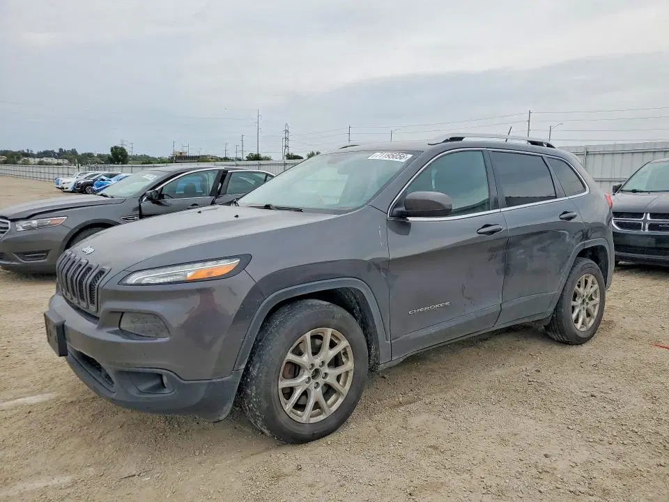 1C4PJMCSXFW708360 — 2015 Jeep Cherokee, Мелкие вмятины и царапины, фото до ремонта