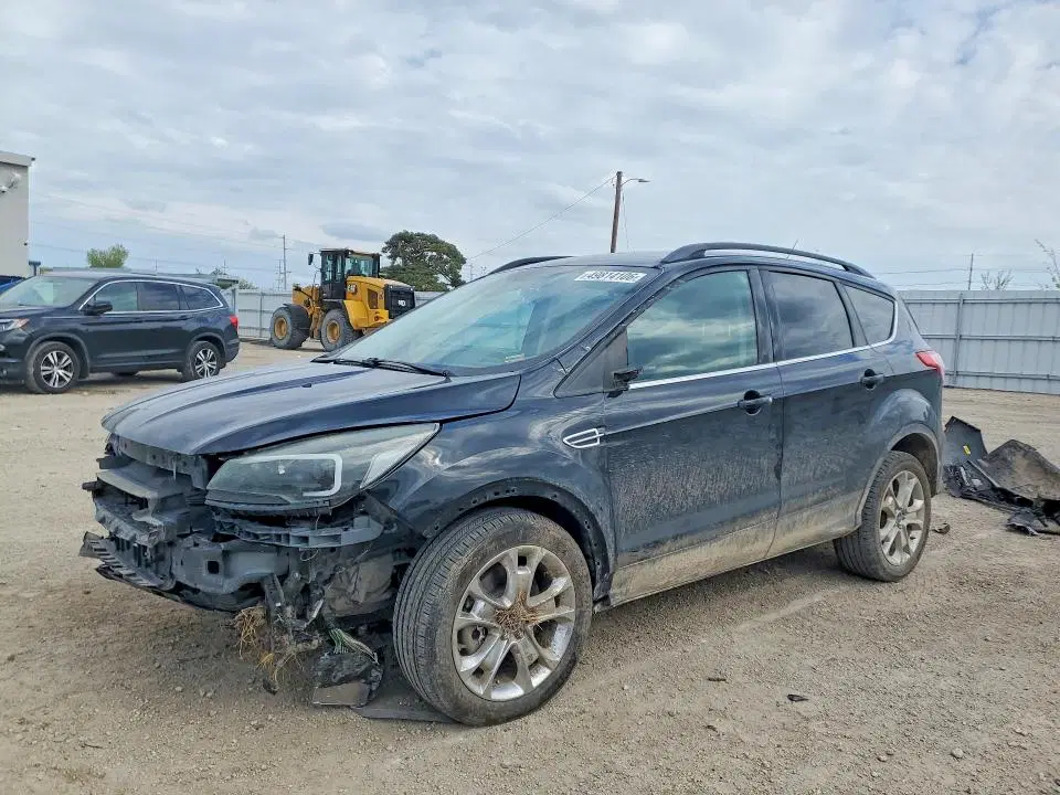 1FMCU9G90FUC35876 — 2015 Ford Escape, Передняя часть, фото до ремонта
