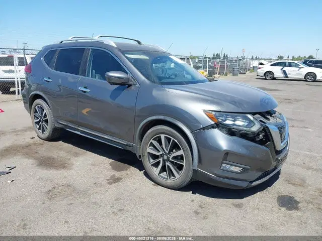 JN8AT2MV4JW325301 — 2018 Nissan Rogue SL, Передняя часть, фото до ремонта