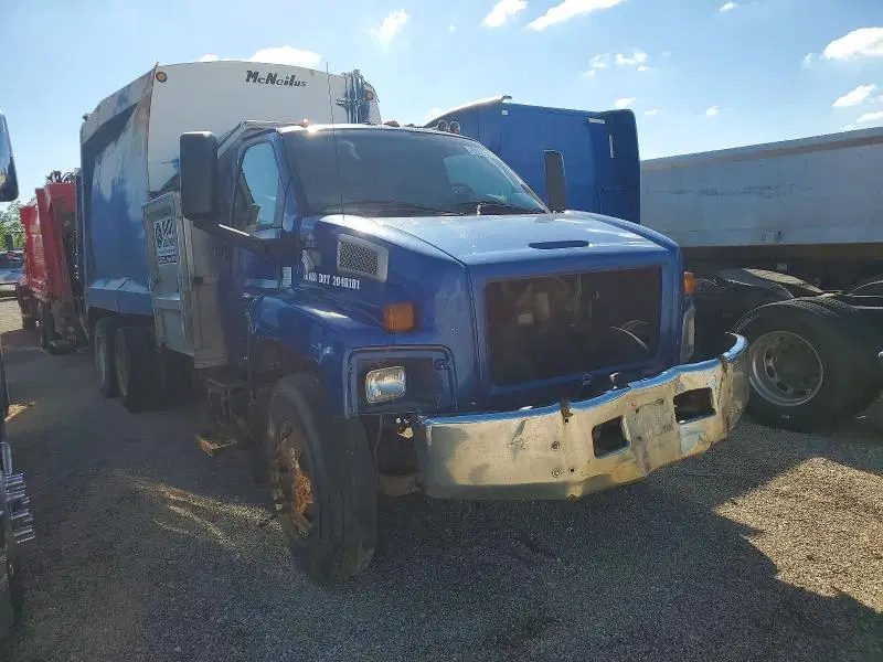 1GBP8C1CX4F504824 — 2004 Chevrolet C8500, Разукомплектован (Stripped), фото до ремонта