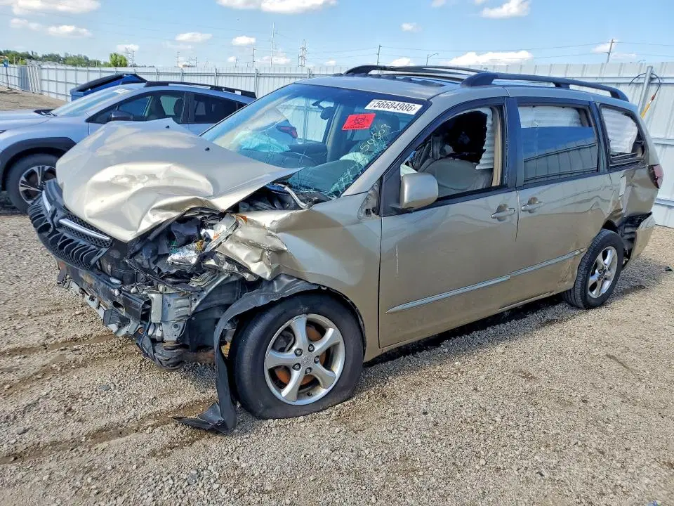 5TDBA22C95S045337 — 2005 Toyota Sienna, Передняя часть, фото до ремонта