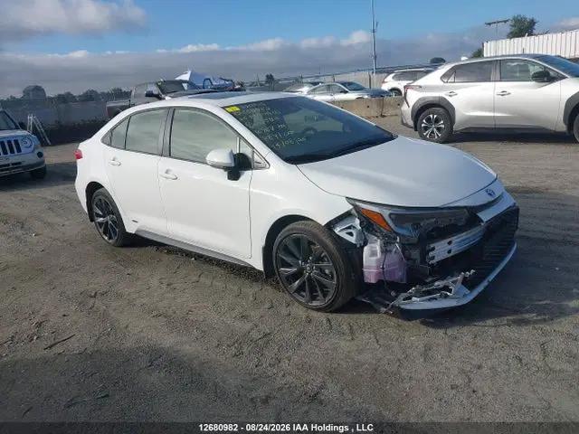 JTDBDMHE3SJ013584 — 2025 Toyota Corolla LE/SE, Передняя часть, фото до ремонта