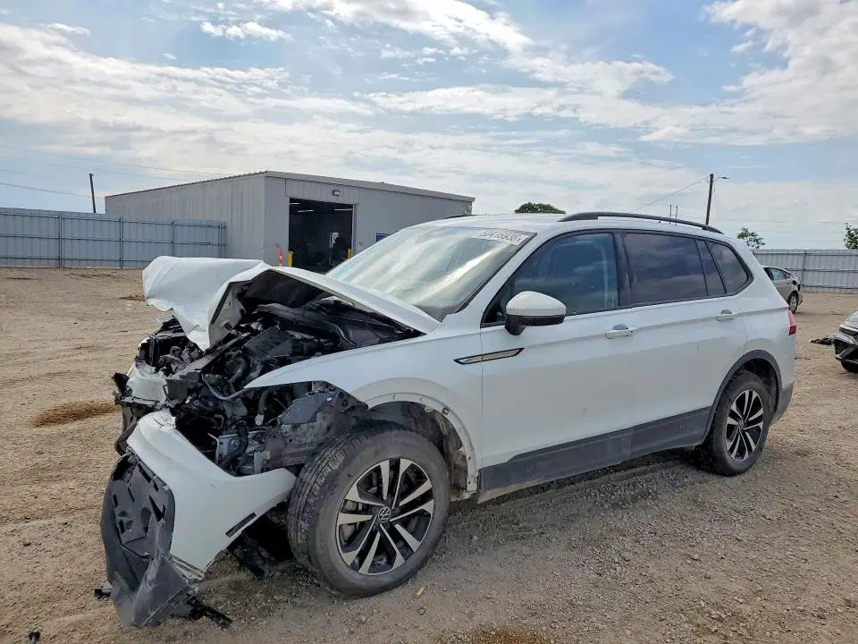 3VV1B7AX9NM060903 — 2022 Volkswagen Tiguan, Передняя часть, фото до ремонта