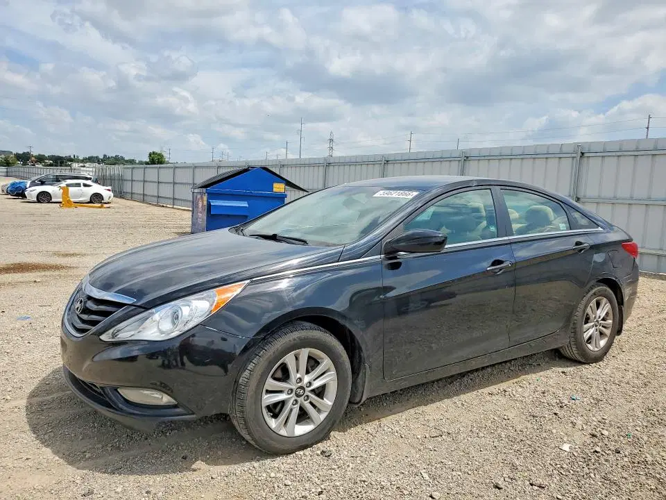 5NPEC4AC3DH773473 — 2013 Hyundai Sonata, Задняя часть, фото до ремонта