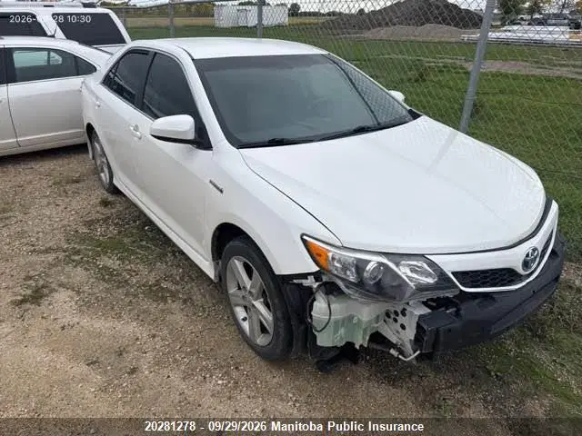 4T1BD1FK3EU129471 — 2014 Toyota Camry SE Hybrid, Передняя часть, фото до ремонта