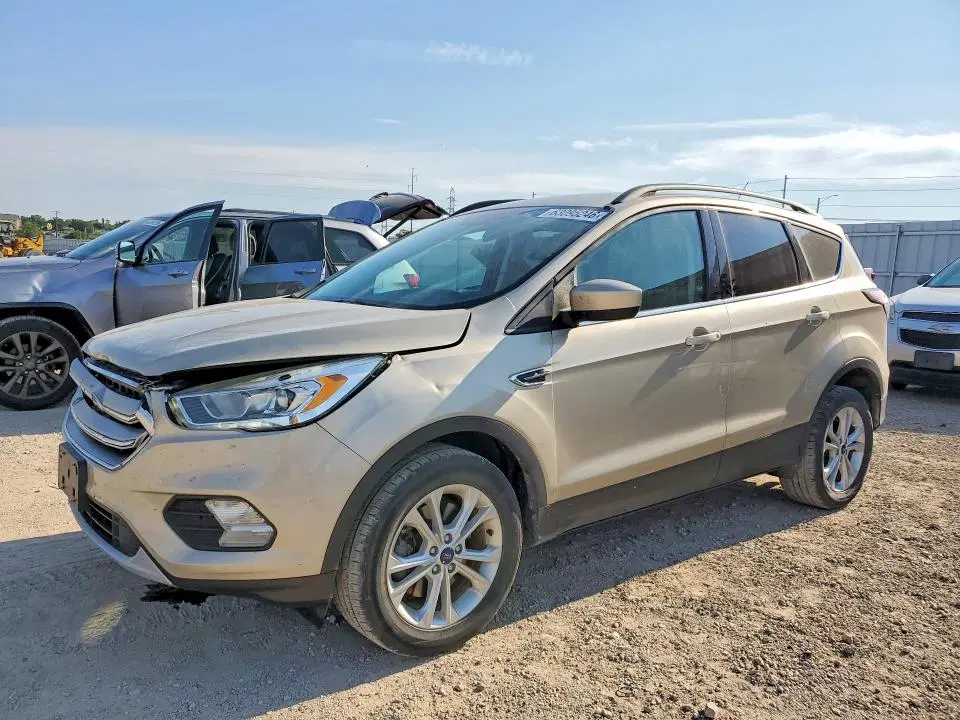 1FMCU9GD8HUE34066 — 2017 Ford Escape, Передняя часть, фото до ремонта