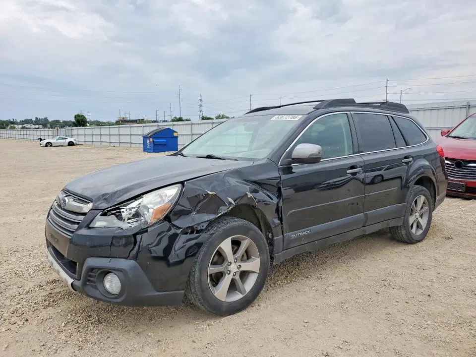 4S4BRCSC2D3285565 — 2013 Subaru Outback, передняя часть, фото до ремонта