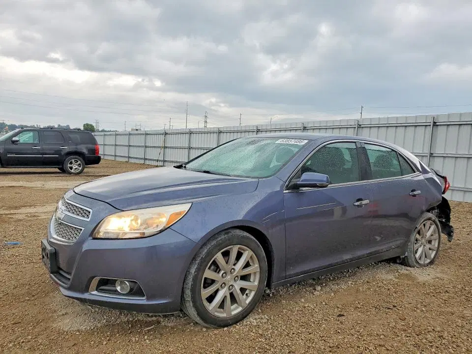 1G11H5SA3DF211494 — 2013 Chevrolet Malibu, Задняя часть, фото до ремонта
