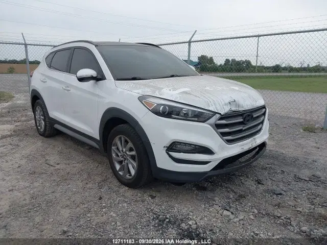KM8J3CA42JU813232 — 2018 Hyundai Tucson Luxury 2.0L, Передняя часть, фото до ремонта