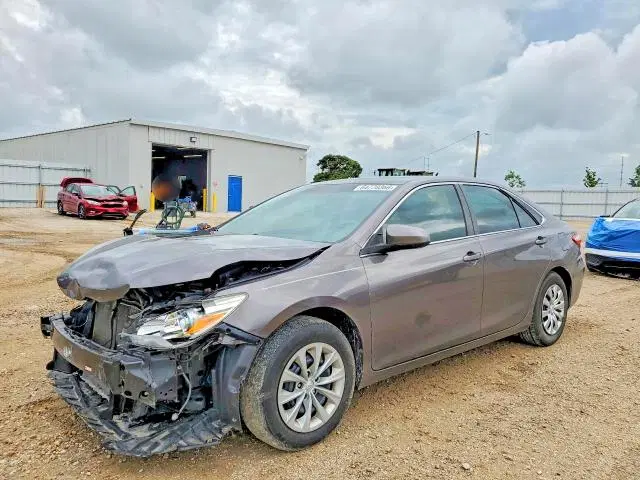 4T1BF1FK8GU221463 — 2016 Toyota Camry, Передняя часть, фото до ремонта