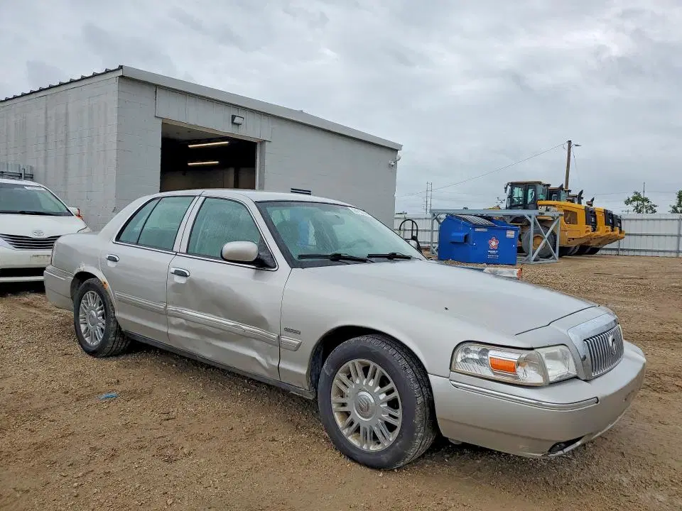 2009 MERCURY GRAND MARQUIS VIN 2MEHM75V39X608063 фото 4