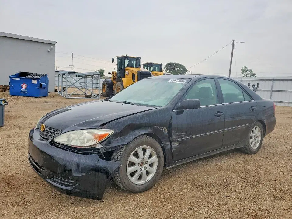 4T1BF30K52U005650 — 2002 Toyota Camry, Передняя часть, фото до ремонта