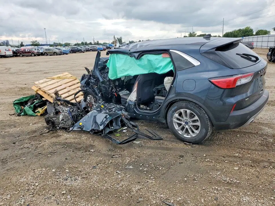 1FMCU9G69NUB57179 — 2022 Ford Escape, Повреждения со всех сторон, фото до ремонта