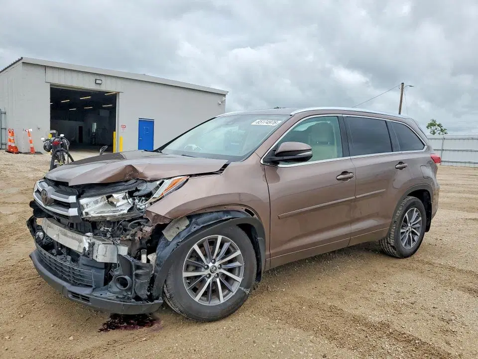 5TDJZRFH8JS875059 — 2018 Toyota Highlander, Передняя часть, фото до ремонта