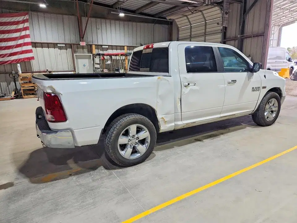 2015 RAM 1500 VIN 1C6RR6LT2FS561794 фото 3