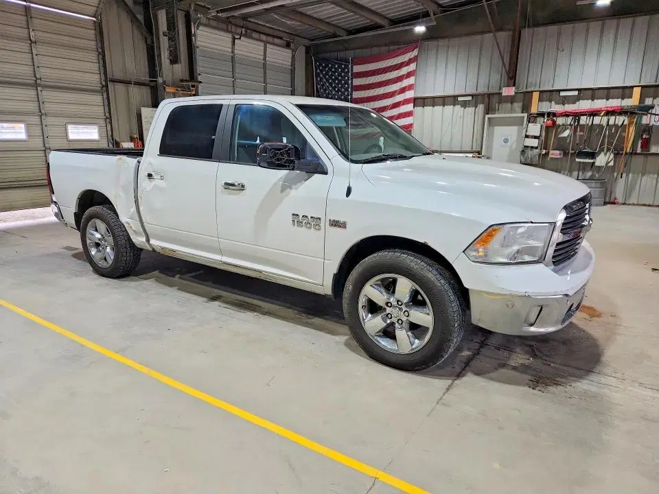 2015 RAM 1500 VIN 1C6RR6LT2FS561794 фото 4