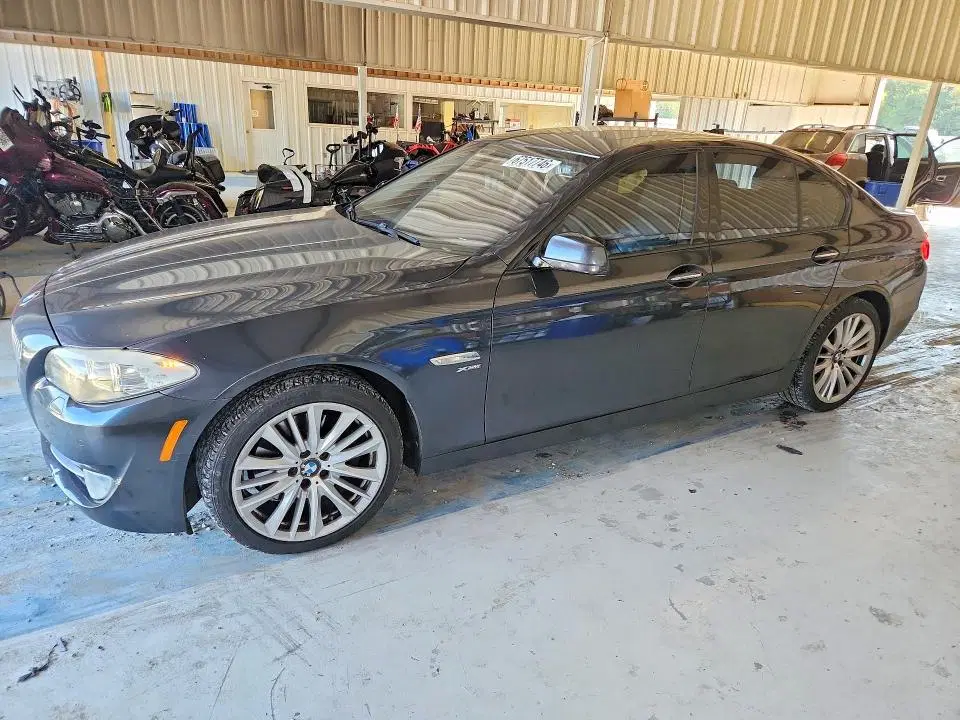 WBAFU9C57BC278130 — 2011 BMW 550, Естественный износ, фото до ремонта