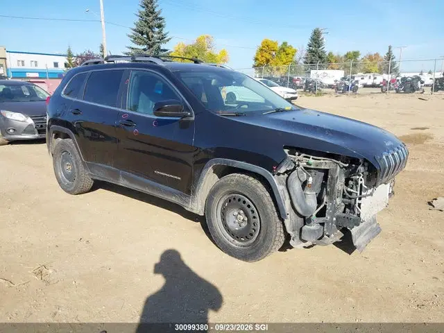 1C4PJMCS1FW575424 — 2015 Jeep Cherokee Latitude, передняя часть, фото до ремонта