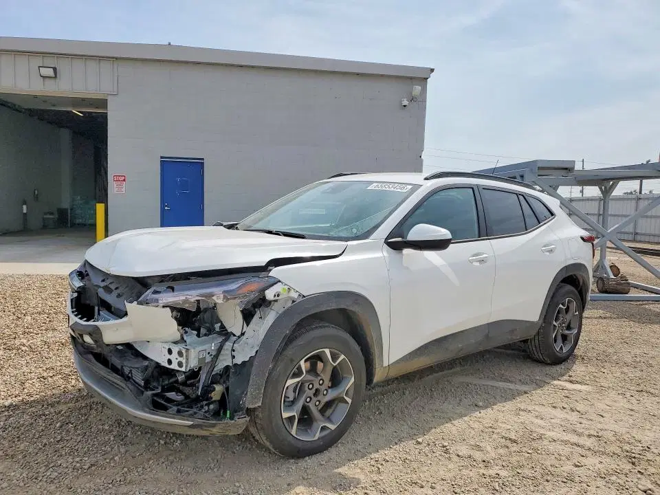 KL77LHEP5TC059975 — 2026 Chevrolet TRAX, Передняя часть, фото до ремонта