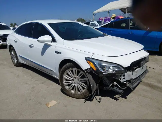 1G4ZP5SZ1JU130130 — 2018 Buick Lacrosse Essence, Передняя часть, фото до ремонта