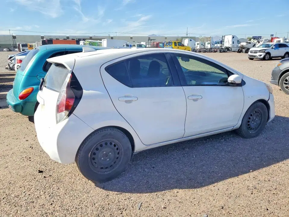 2016 Toyota PRIUS C VIN JTDKDTB33G1128792 фото 3