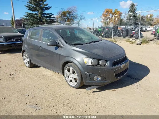 1G1JC6SB1G4141720 — 2016 Chevrolet Sonic LT, Град, фото до ремонта