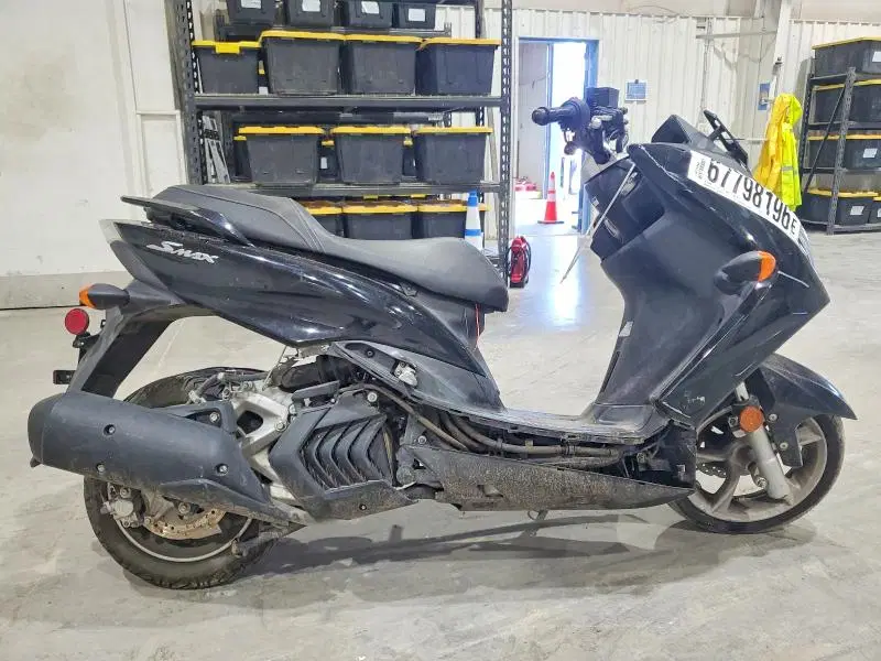 RKRSG36Y9JA001929 — 2018 Yamaha XC155, Передняя часть, фото до ремонта