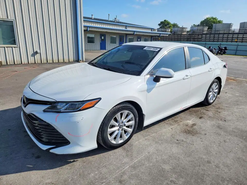 4T1B11HK5JU031719 — 2018 Toyota Camry, Задняя часть, фото до ремонта