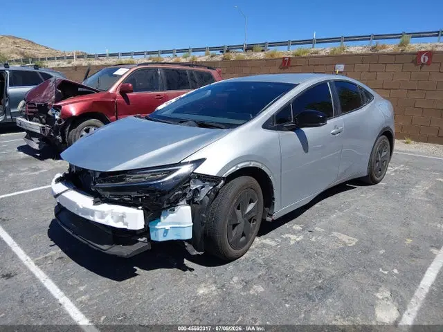2026 Toyota Prius Le VIN JTDACAAU0T3080356 фото 2