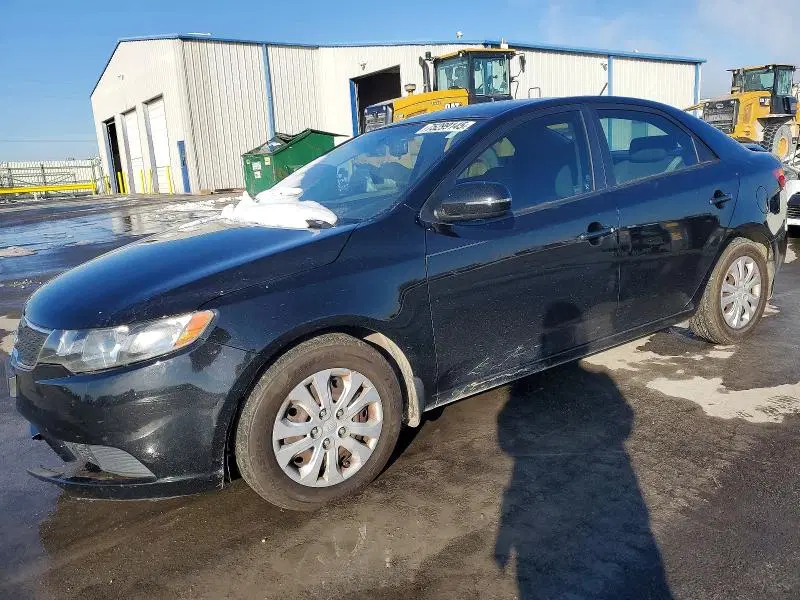 KNAFU4A25D5708367 — 2013 Kia Forte, передняя часть, фото до ремонта