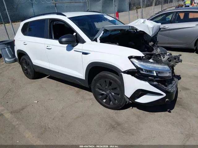 3VVCX7B24NM088766 — 2022 Volkswagen Taos 1.5T S, Передняя часть слева (Left Front), фото до ремонта