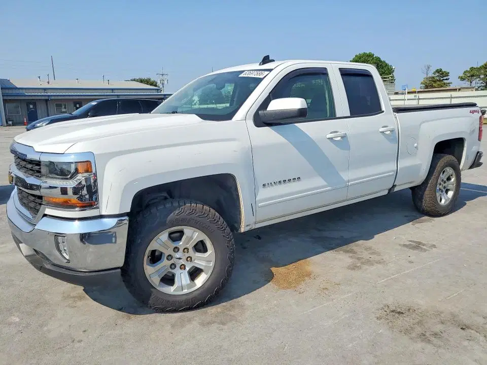 1GCVKREC0JZ107960 — 2018 Chevrolet Silverado, Передняя часть, фото до ремонта