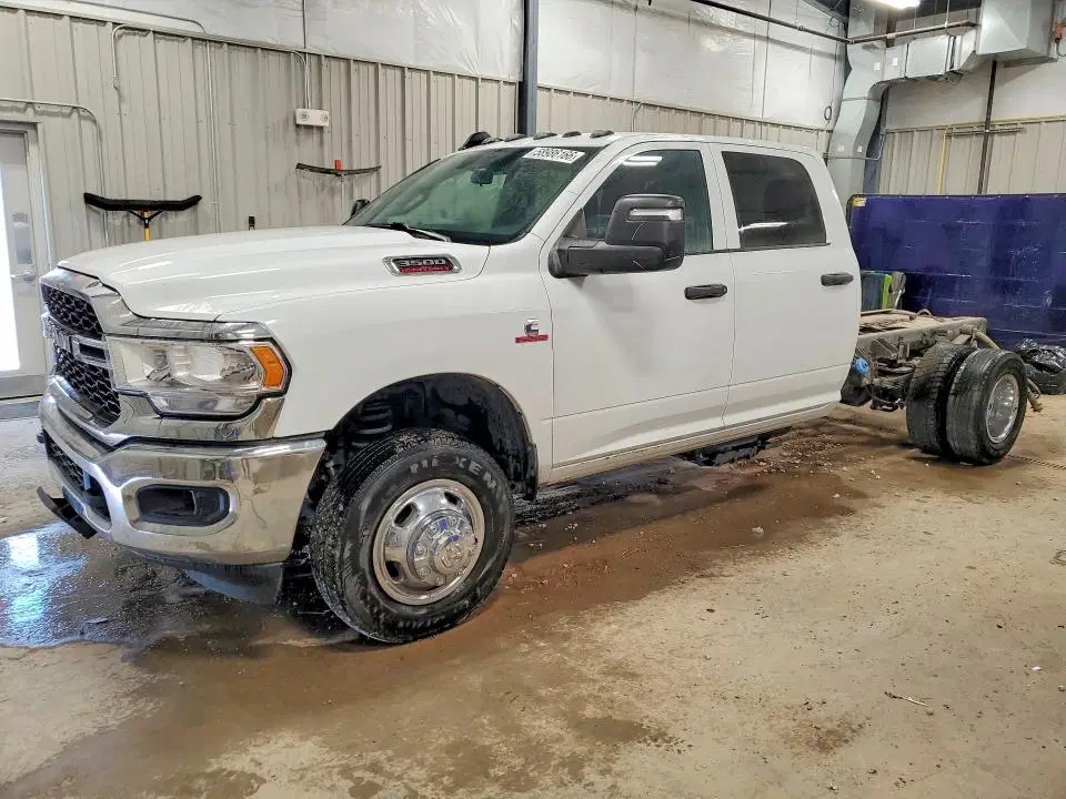 3C7WRTCL4RG334440 — 2024 RAM 3500, вандализм, фото до ремонта