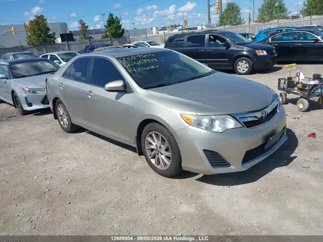 4T1BF1FK0EU463919 — 2014 Toyota Camry L/SE/LE/XLE, Передняя часть, фото до ремонта