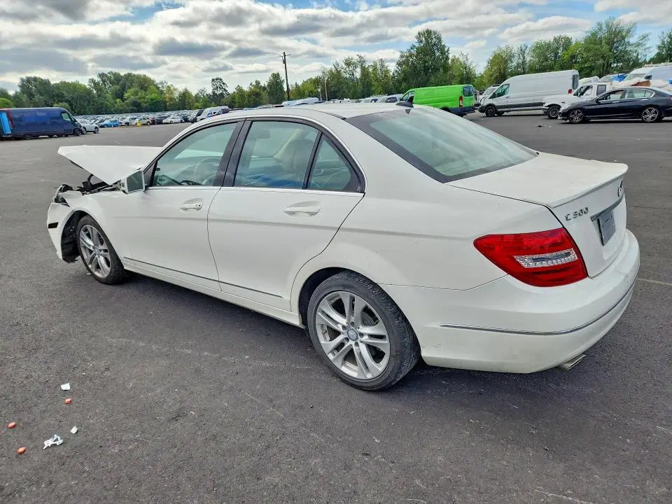 2014 Mercedes-Benz C VIN WDDGF8ABXER317112 фото 2