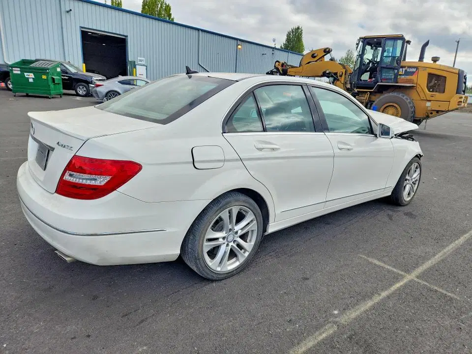 2014 Mercedes-Benz C VIN WDDGF8ABXER317112 фото 3