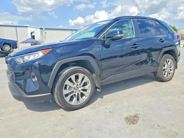 2T3A1RFV5LW134124 — 2020 Toyota RAV4, Боковая часть, фото до ремонта