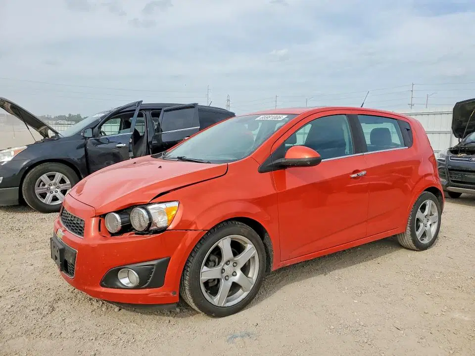 1G1JE6SB1D4125457 — 2013 Chevrolet Sonic, Передняя часть, фото до ремонта