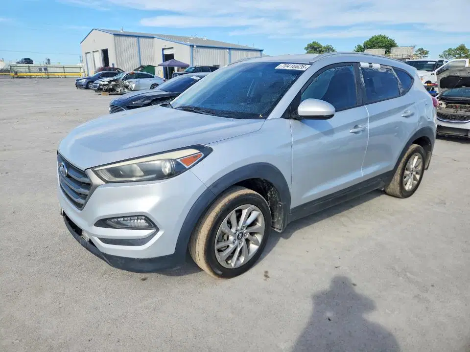 KM8J33A42GU224271 — 2016 Hyundai Tucson, передняя часть, фото до ремонта