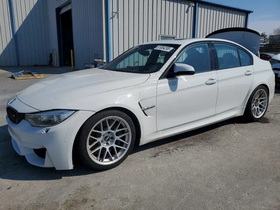 WBS3C9C51FP803523 — 2015 BMW M3, Задняя часть, фото до ремонта