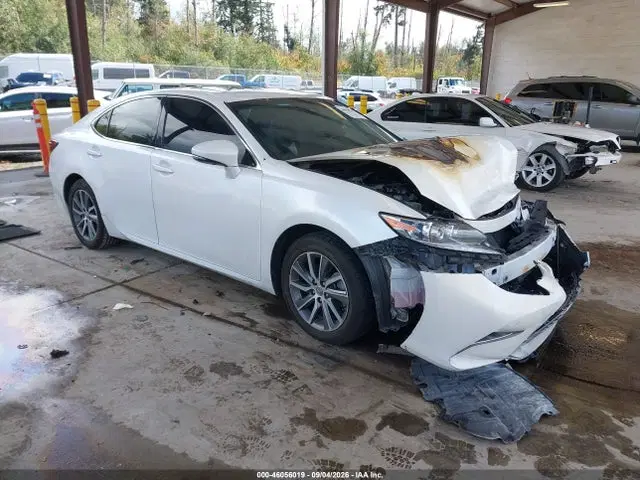 JTHBW1GG3G2125636 — 2016 Lexus ES 300H, Пожар двигателя (Engine Burn), фото до ремонта