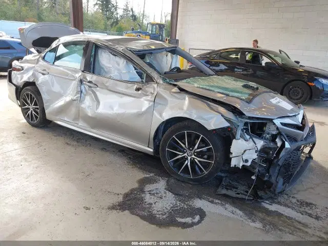 4T1G11AK0MU413404 — 2021 Toyota Camry SE, Опрокидывание, фото до ремонта