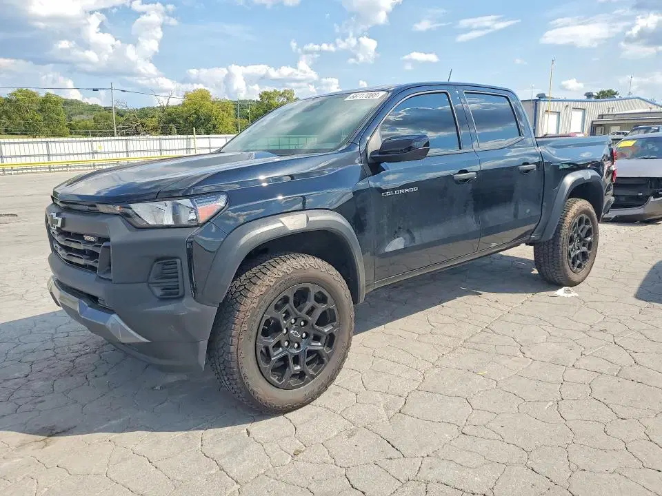 1GCPTEEK1T1101057 — 2026 Chevrolet Colorado, Мелкие вмятины и царапины, фото до ремонта