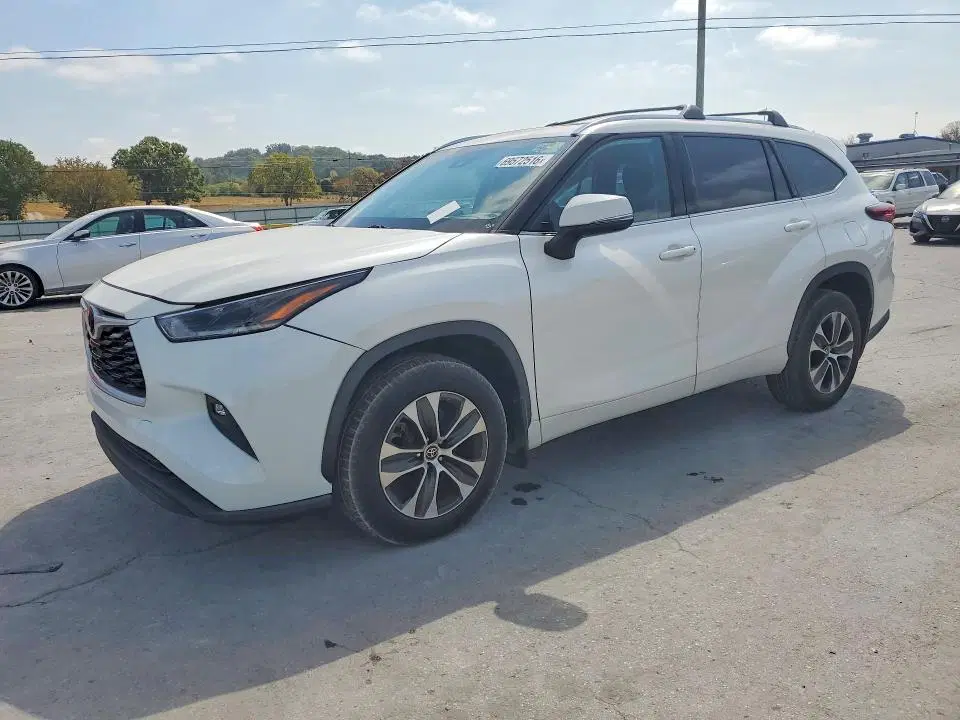 5TDGZRBH7MS105469 — 2021 Toyota Highlander, Мелкие вмятины и царапины, фото до ремонта