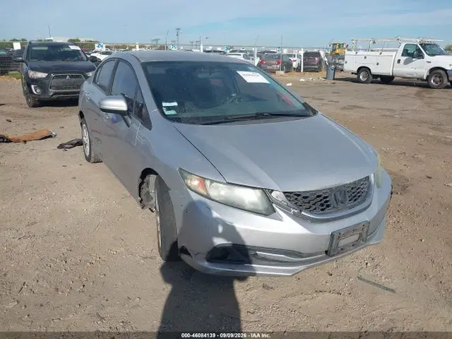 19XFB2F55FE204389 — 2015 Honda Civic LX, естественный износ, фото до ремонта