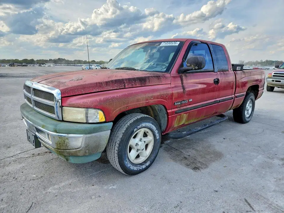 3B7HC13Z8XG118491 — 1999 Dodge RAM 1500, мелкие вмятины и царапины, фото до ремонта
