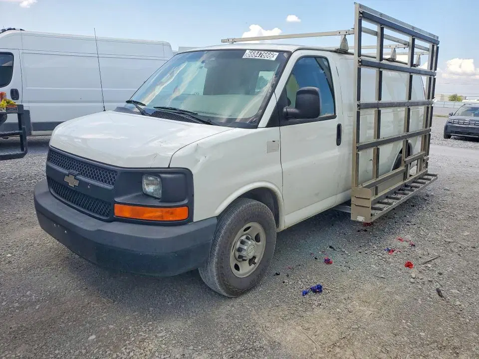 1GCWGAFF2G1162126 — 2016 Chevrolet Express 2500, Мелкие вмятины и царапины, фото до ремонта