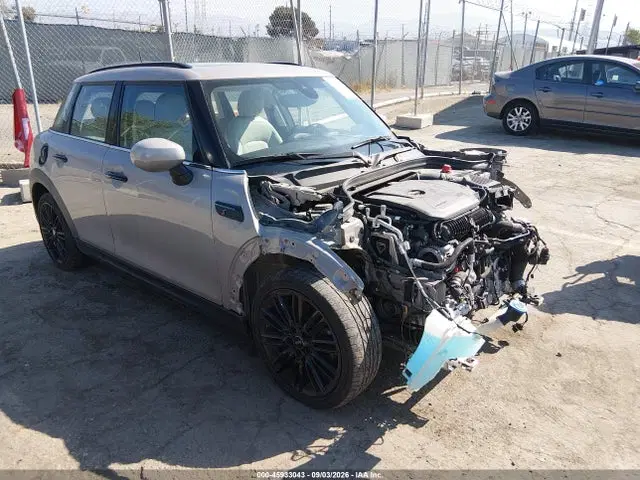 WMW53DK09R2U84847 — 2024 MINI Hardtop Cooper S, передняя часть, фото до ремонта